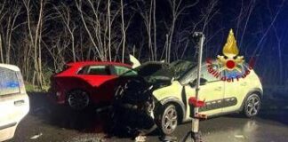 Incidente nel Comasco, scontro fra tre auto: 2 morti