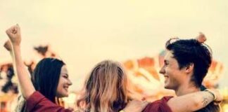 La felicità allunga la vita e si può coltivare, lo dice la scienza: ecco come fare