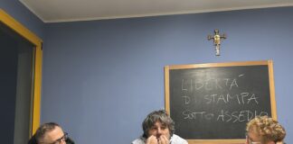 Libertà di stampa sotto attacco: l’incontro del Collettivo Tina Merlin a Mestrino con Gianluca Prestigiacomo e Marco Milioni, ha moderato Francesco Brasco Libertà di stampa sotto attacco, moderato da Francesco Brasco (a sx) l'incontro del Collettivo Tina Merlin a Mestrino con Gianluca Prestigiacomo (al centro) e Marco Milioni (a dx)