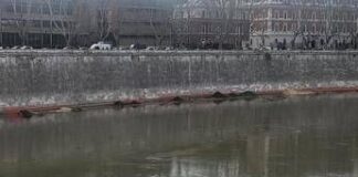 Maltempo, allerta a Roma per rischio piena Tevere: chiuse banchine