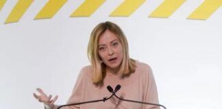 Meloni: “Ue senza difesa come una comunità hippie”