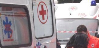 Messina, ventenne accoltellata e uccisa in strada. Caccia all’aggressore