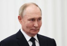 Mosca, droni ucraini contro aeroporti impediscono l’atterraggio di Putin