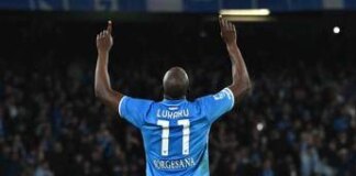 Napoli-Milan 2-1, gol di Politano e Lukaku: Conte resta nella scia dell’Inter