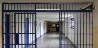 Napoli, lite per uno struccante: 20enne accoltella sei volte la sorella