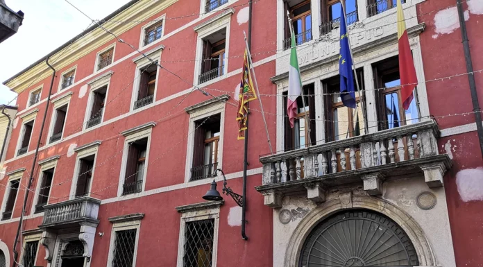 Notizie da Schio. Sindaco Marigo su manifestazioni sicurezza: “La città non è un campo di battaglia ideologico” schio inclusione impianti concordia civica polemiche a schio bando erp borse studio commissione pari opportunita regalo di natale sospeso Marigo