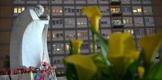 Papa Francesco, “miglioramenti consolidati”: medici sciolgono la prognosi