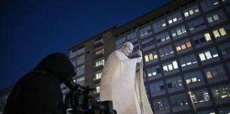 Papa, Vaticano: “Condizioni stabili nella complessità, prognosi resta riservata”