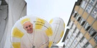 Papa, Vaticano: “Condizioni stazionarie, confermati i miglioramenti”