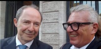 Sicurezza risparmiatori: Patrizio Miatello (Ezzelino III da Onara) deposita piano in 16 punti in Commissione Banche Patrizio Miatello (Ezzelino III da Onara) col senatore Pierantonio Zanettin, presidente Commissione monocamerale d'inchiesta sulle banche risparmiatori