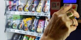 Pausa caffè troppo lunga, sindaco fa rimuovere tutti i distributori automatici