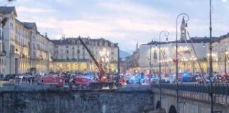 Pullman precipitato nel Po a Torino, autopsia sull’autista per chiarire le cause della morte