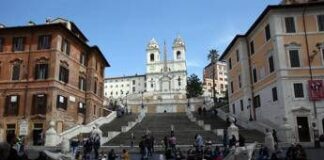 Roma, turista spagnola muore cadendo da parapetto Trinità dei Monti