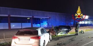 Montebello Vicentino: scontro frontale venerdì 28 febbraio tra due auto, due giovani feriti. Intervenuti vigili del fuoco di Arzignano Scontro tra due auto a Montebello Vicentino, vigili del fuoco sul posto