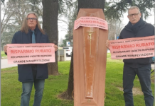Funerale del risparmio: venerdì prossimo a Vicenza la protesta contro l’ipotesi europea di trasformare i fondi in investimenti Funerale del risparmio annunciato oggi in Campo Marzo per lanciare la manifestazione di venerdì prossimo