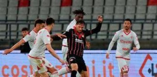 Serie B, squalifica di 10 giornate per Vasquez: insulti razzisti in Bari-Cremonese