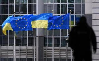 Ucraina, leader Ue con Zelensky: “Rapido aumento delle spese militari”