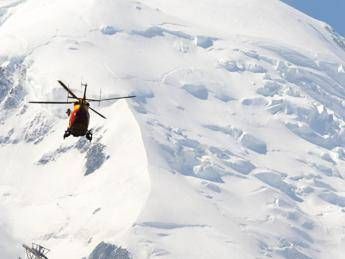 Valle d’Aosta, 5 scialpinisti coinvolti da valanga: due feriti, uno è grave