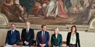 Accordo Ipab del 2015 per nuova residenza anziani a Laghetto: nacque con Rolando, ne abbiamo scritto e Regione Veneto conferma 5,3 mln Ipab, l'annuncio del 7 marzo 2025 in sala Stucchi: una nuova residenza per anziani a Laghetto con 5,3 milioni di euro di contributo regionale