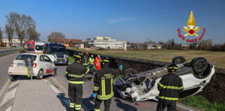 Nuovo incidente in Marosticana a Vicenza: scontro tra due auto, ferite due donne. Traffico pesantemente rallentato scontro in Marosticana, auto ribaltata, ferite due donne