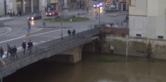 Vicenza ore 24, aperto bacino di Caldogno per crescita impetuosa del Bacchiglione. Protezione Civile allertata: monitoraggio nella notte Bacchiglione in piena a Vicenza, foto di archivio