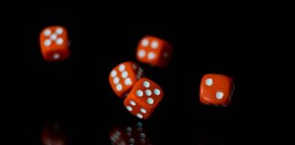 I giochi da casinò online preferiti dagli italiani: su cosa scommettono i giocatori? Giochi da casinò online (Immagine di sfondo nero gratuita su Unsplash)