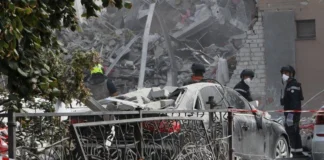 Ucraina, raid su Kryvyi: 4 morti. Zelensky: “Non allentare pressioni su Russia” ucraina