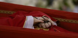 Iniziato il rito della traslazione della salma di Papa Francesco