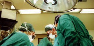 Asportata cisti ovarica gigante di 7 kg a una 16enne, occupava quasi tutto l’addome