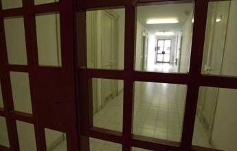 Bimba morta a Bordighera, giudice non convalida arresto ma madre resta in carcere