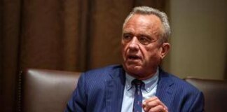 Bimbi morti per morbillo in Texas, Kennedy Jr fa marcia indietro: “Vaccino serve”