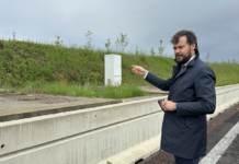 Vicenza, bretella dell’Albera allagata da una mano “ignota”: manomesse le centraline delle pompe idrauliche Bretella dell'Albera, il consigliere delegato Gonzo mostra una delle centraline delle pompe idrauliche manomesse