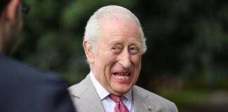 Dalla carta igienica agli acquerelli, cosa porta Carlo III in valigia