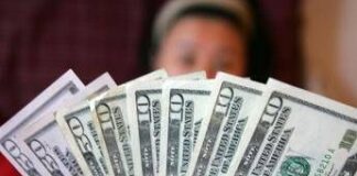 Dazi Usa e dollaro in calo, per analisti il danno è ormai fatto