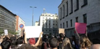 A Milano il corteo di ‘Non una di meno’ contro i femminicidi