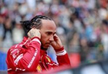 Ferrari, Hamilton furioso a Gedda: non saluta i fan e vola ai box – Video