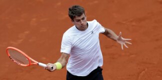 Cobolli avanti a Montecarlo, Sonego eliminato al primo turno