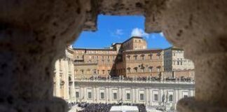 Funerali Papa Francesco, l’omelia: “Si è speso per gli ultimi e per la pace, ora preghi per noi”