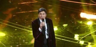 Gianni Morandi, il video sul bus a Bologna: “Non ho una lira per il taxi”