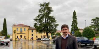 Marano Vicentino, riaperta piazza Silva: dal 22 aprile riprende il trasporto pubblico e dal 9 maggio il mercato settimanale sindaco guzzonato in piazza Silva marano vicentino liberazione spv pfas