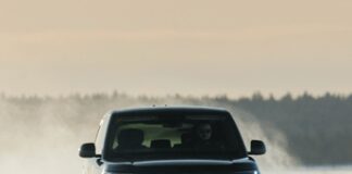 I prototipi elettrici Range Rover superano brillantemente i test invernali