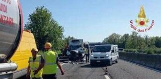 Incidente in A13 all’altezza di Costa di Rovigo, furgone tampona autocisterna: un morto e autostrada in tilt