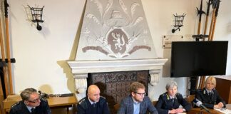 Vicenza. Pugnalò un ragazzino in piazza Matteotti per rubargli la sigaretta elettronica: denunciato un 17enne Polizia locale di Vicenza la conferenza stampa sull'identificazione del minore