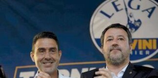 Lega, Salvini consegna a Vannacci la tessera del partito