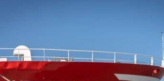 Mare forza 7, Life Support con 215 migranti a bordo chiede porto più vicino