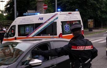 Modena, prete accoltellato in strada: è ferito