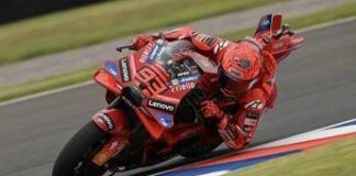 MotoGp, ancora pole Marquez in Qatar. Caduta per Bagnaia