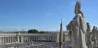 Papa Francesco, folla per la messa in suffragio a San Pietro: “Senso di smarrimento” Papa Francesco, folla per la messa in suffragio a San Pietro: senso di smarrimento