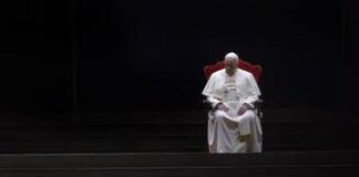 Papa Francesco, la vita e il pontificato nel rogito posto nella bara: “Testimone di umanità”