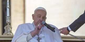 Papa, Vaticano: “Desidera essere presente all’Urbi et Orbi pasquale”